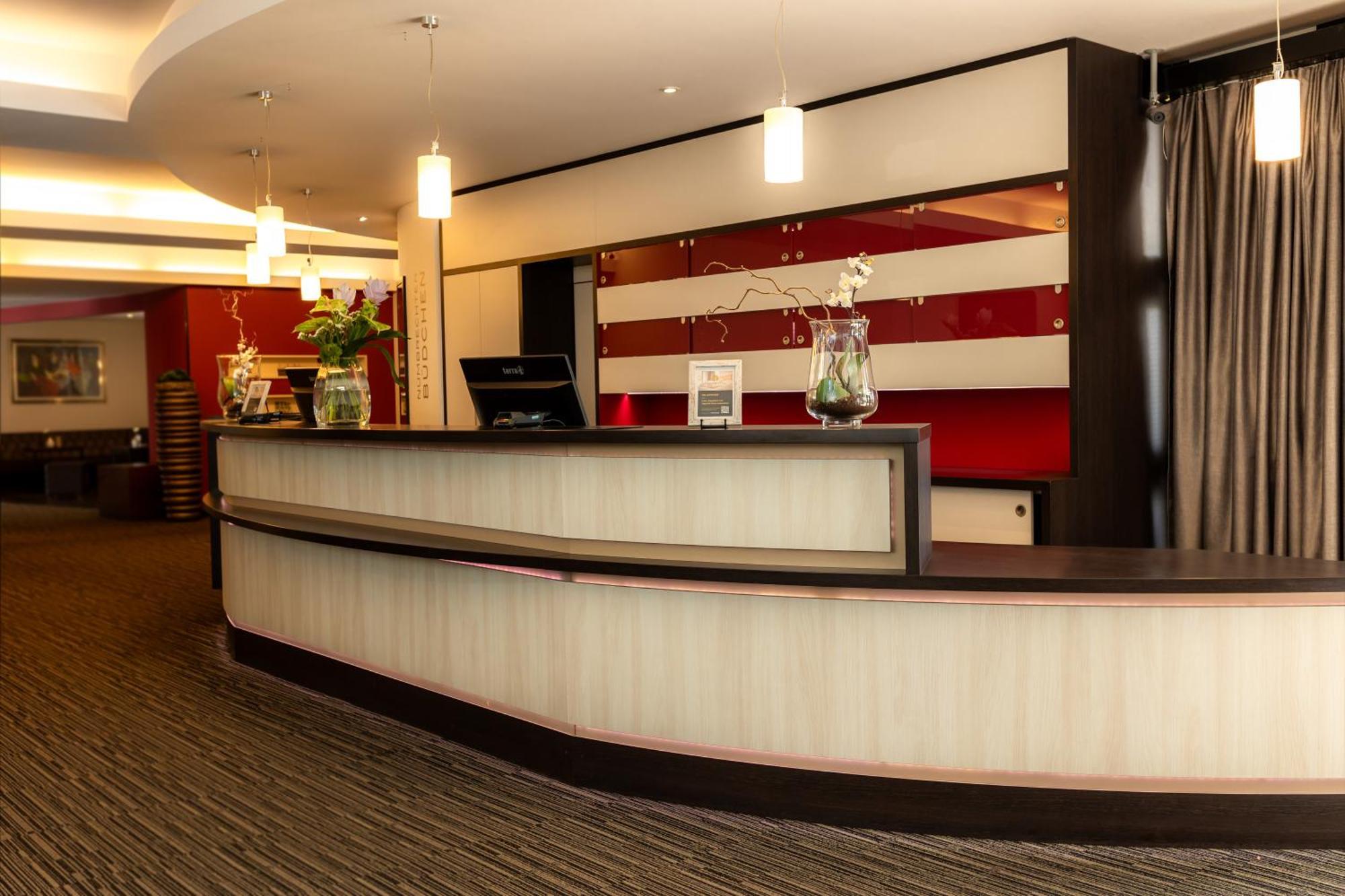 Parkhotel Нюмбрехт Экстерьер фото